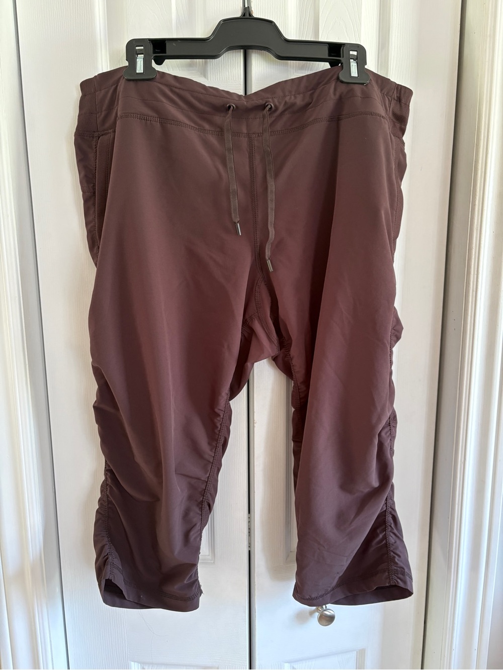 Woman’s Kirkland Brown Drawstring Capris Pants XXL